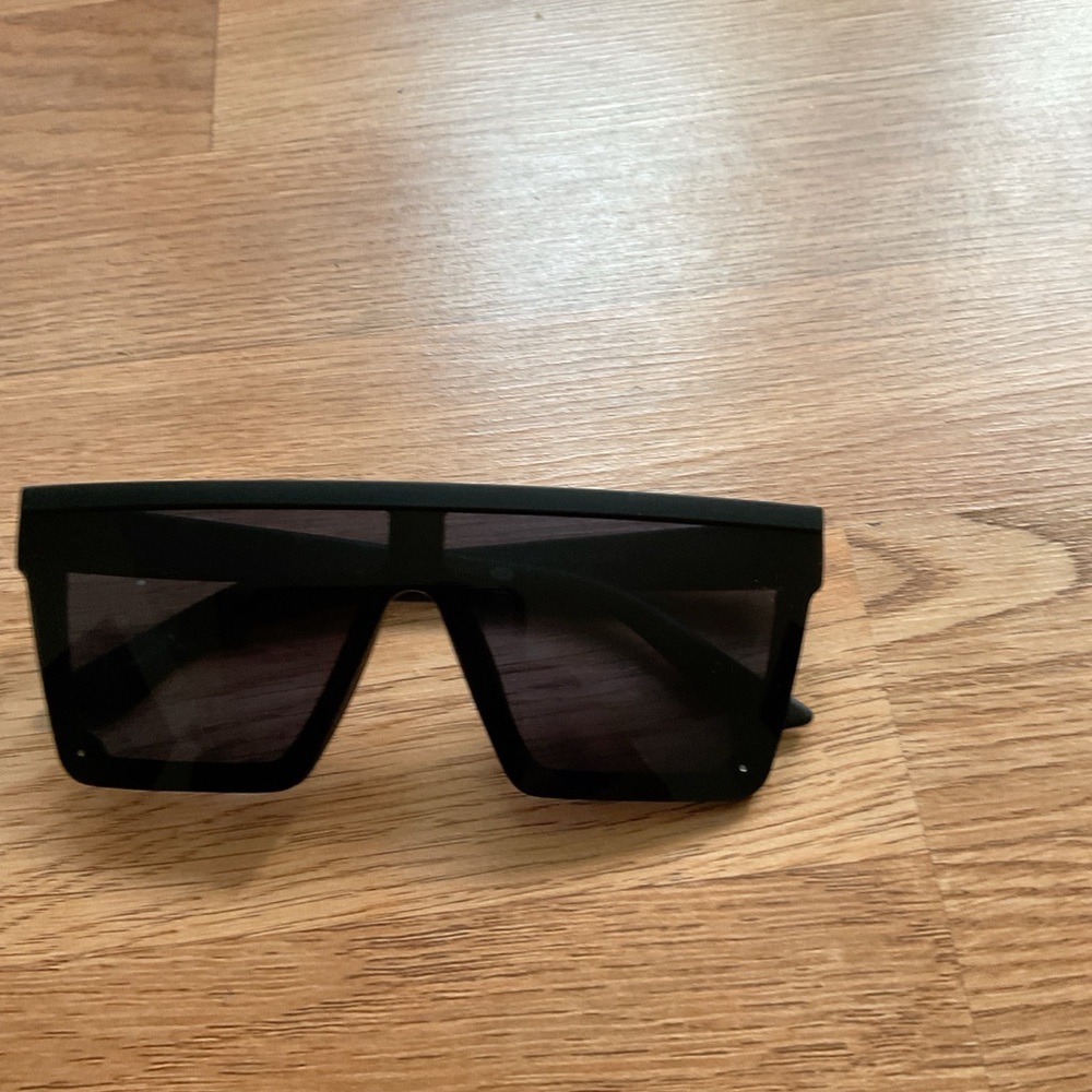 Stylish Black Sunglasses